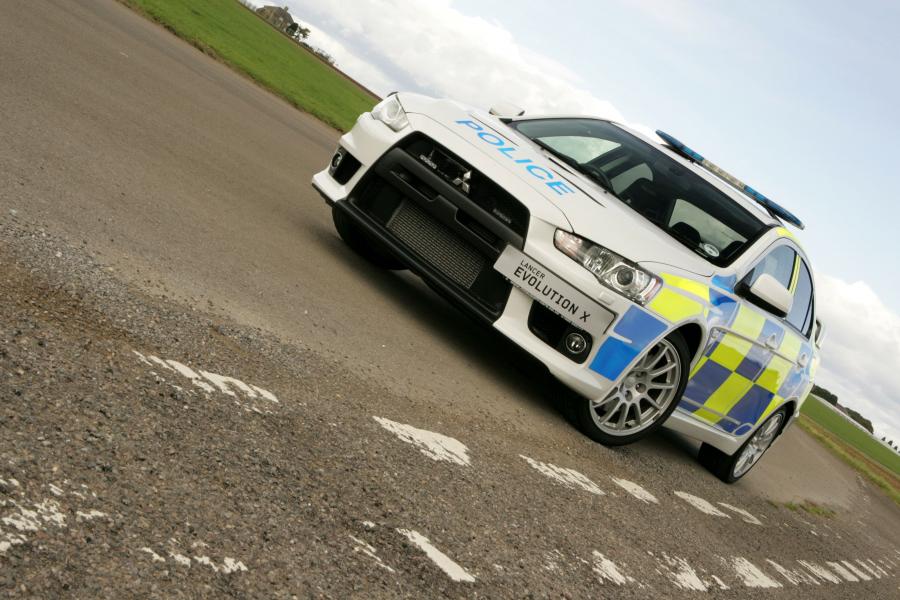  Mitsubishi Lancer Evolution X UK Police Car 2009 года  (фото 15 из 19)